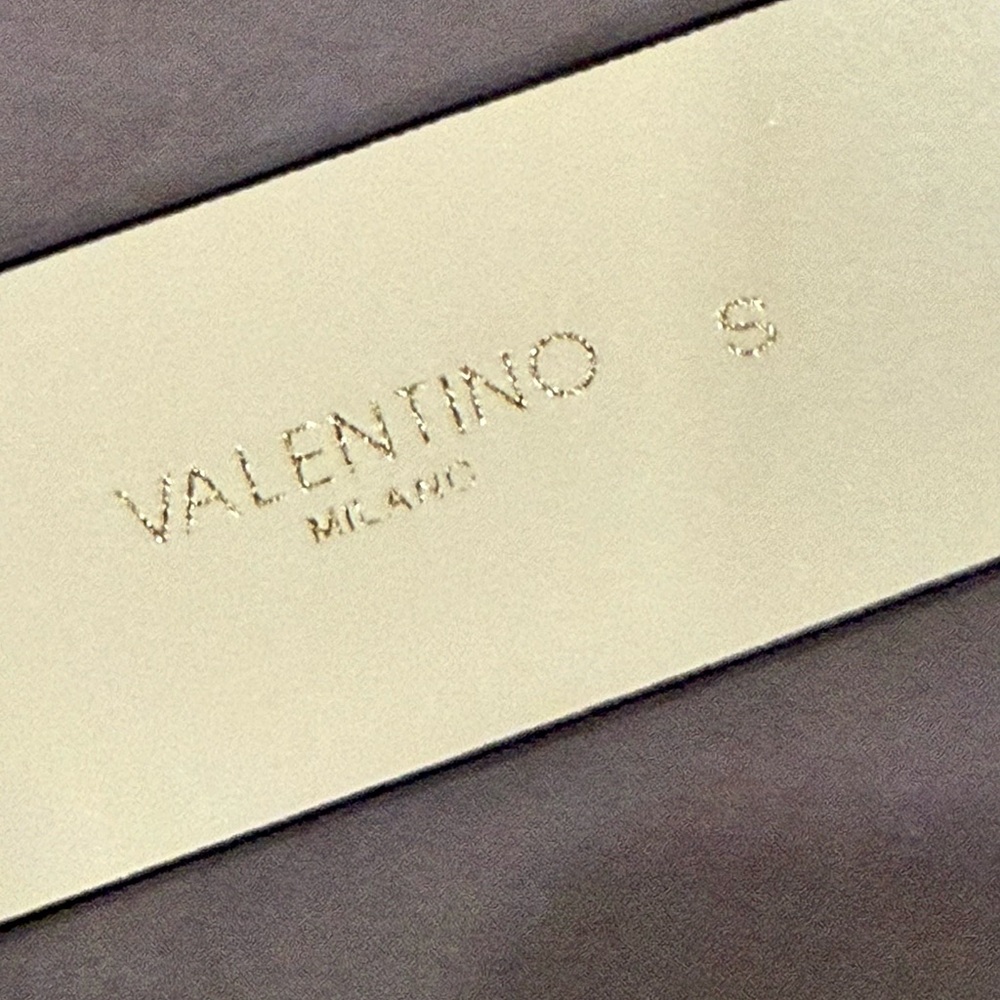 VALENTINO Bessy V-Logo Embossed Leather Belt - Picture 2 of 7